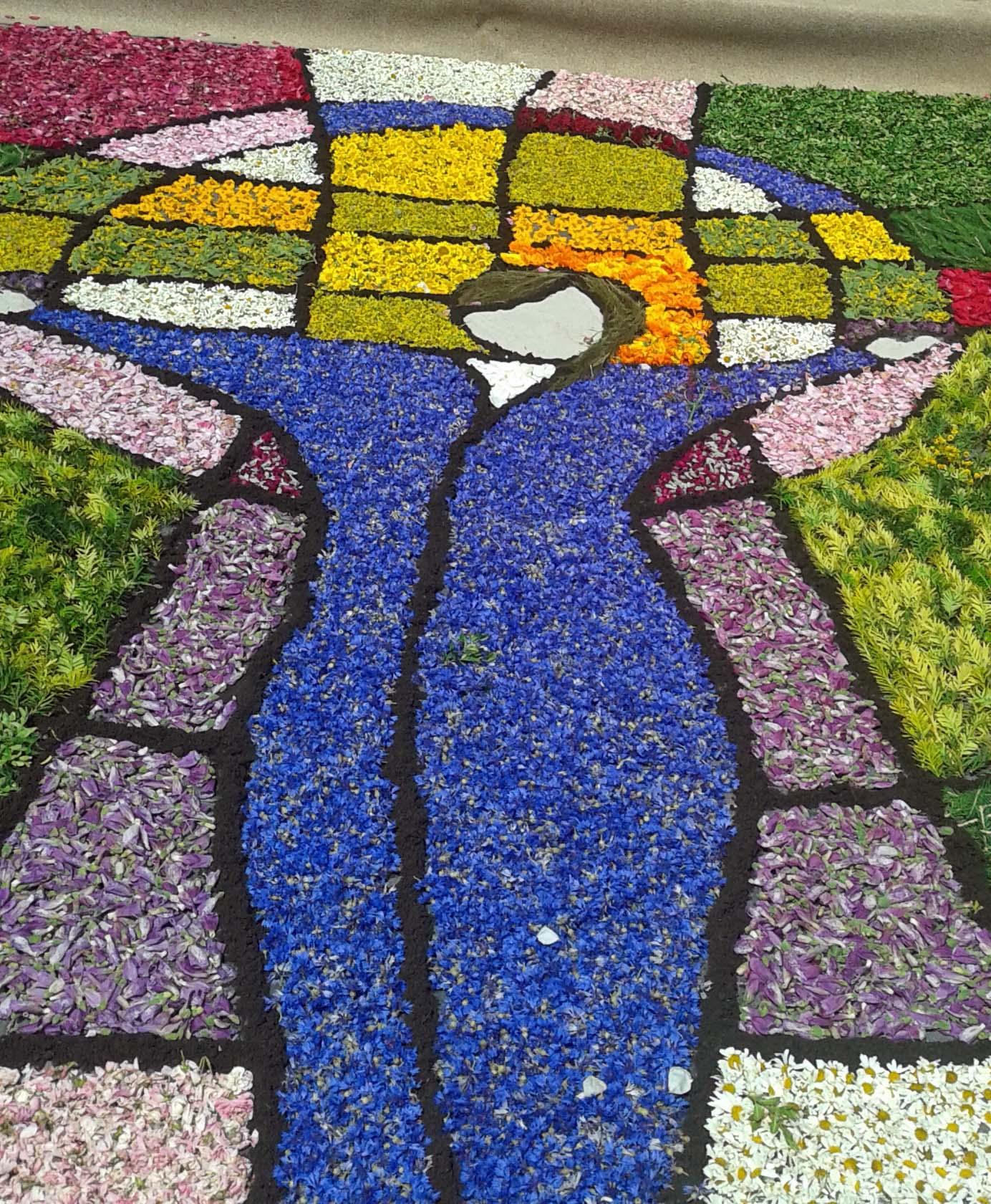 Blumenteppich an Fronleichnam